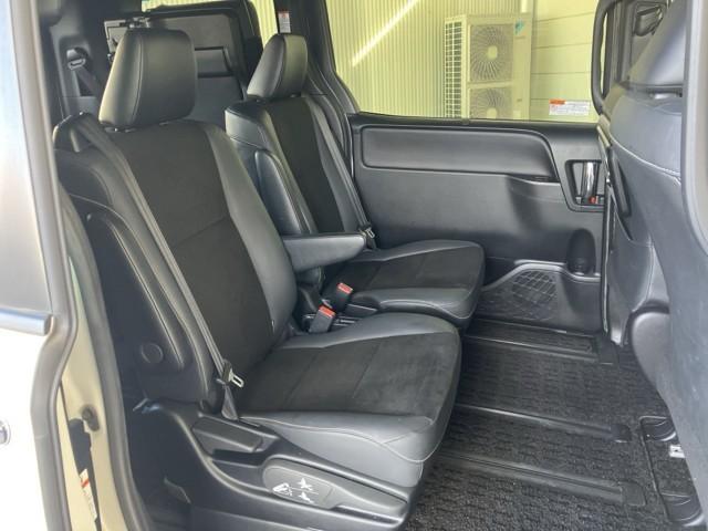 ノア Ｓｉ　ダブルバイビーＩＩＩ　バックＭ　両側オートスライドドア　イモビライザー　プリクラッシュＳ　ＬＥＤヘッドライト　リアエアコン　キーレス　エアバッグ　オートエアコン　デュアルエアバック　アルミホイール　ＡＢＳ　スマートキー（11枚目）