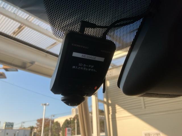 ドライブレコーダー装備してますよ。　思いでの記録や万が一の時の記録にも便利ですね。