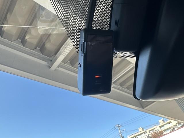 プリウス Ａ　ＡＣ１００Ｖ　衝突軽減ブレーキシステム　Ｂモニタ　記録簿有　ＬＥＤヘッド　クルーズコントロール　セキュリティー　スマートキー　パワーステアリング　Ｐシート　Ｉストップ　ドライブレコーダー　ＥＴＣ（8枚目）