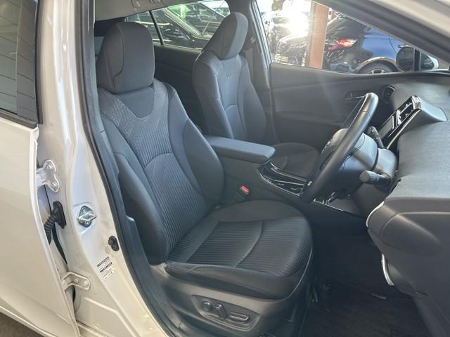 プリウス Ａ　ＡＣ１００Ｖ　衝突軽減ブレーキシステム　Ｂモニタ　記録簿有　ＬＥＤヘッド　クルーズコントロール　セキュリティー　スマートキー　パワーステアリング　Ｐシート　Ｉストップ　ドライブレコーダー　ＥＴＣ（10枚目）