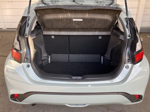 アクア Ｇ　ワンオーナ　ＶＳＣ　衝突軽減ブレーキ　メモリナビ　アイドルストップ　バックモニター　ＬＥＤ　クルーズコントロール　スマートキー　ＥＴＣ車載器　ＡＣ１００Ｖ　ドライブレコーダー　ナビ　パワーウィンドウ（12枚目）