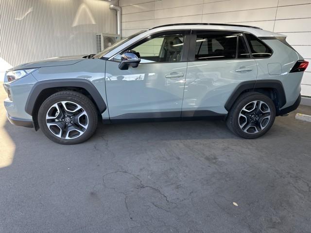 ＲＡＶ４ アドベンチャー　リヤカメラ　記録簿付　アルミ　クルーズＣ　ナビテレビ　ＬＥＤライト　１オーナー　イモビ　地デジ　ＥＳＣ　スマキー　ＰＳ　ＥＴＣ付き　ドラレコ付き　エアコン　４ＷＤ車　電動パワーシート　パワーウインドウ（6枚目）