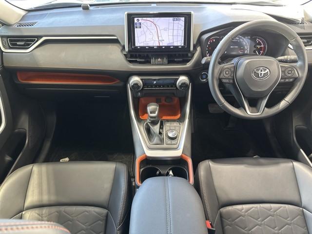 ＲＡＶ４ アドベンチャー　リヤカメラ　記録簿付　アルミ　クルーズＣ　ナビテレビ　ＬＥＤライト　１オーナー　イモビ　地デジ　ＥＳＣ　スマキー　ＰＳ　ＥＴＣ付き　ドラレコ付き　エアコン　４ＷＤ車　電動パワーシート　パワーウインドウ（7枚目）