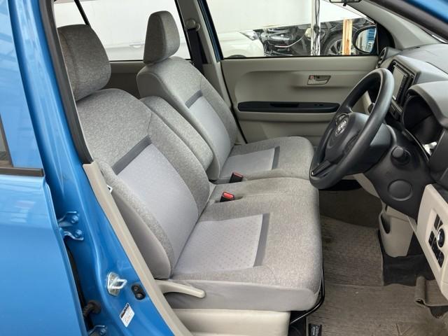 シンプルながらホールドの良いシートです。　しっかり、ホールドしてくれるシートの方が長く座っていても疲れにくいんですよ。