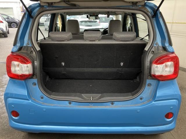 大きな開口部の荷室スペースはとても広々としています。　大きな荷物も楽々収納出来ちゃいますよ。　大は小を兼ねると言いますしスペースは大きい事に越した事はありませんね。