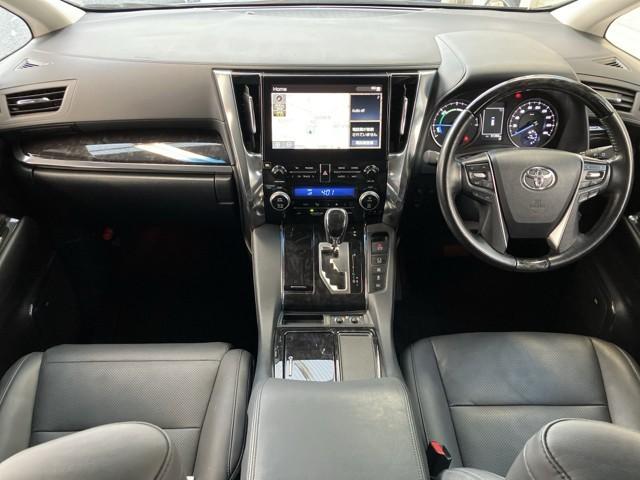 アルファードハイブリッド ＳＲ　Ｃパッケージ　点検記録簿　サンル－フ　バックモニター　オートエアコン　ＬＥＤ　横滑り防止機能　ＡＢＳ　イモビ　ＡＣ１００Ｖ電源　アルミ　ドライブレコーダー　寒冷地仕様　ナビ＆ＴＶ　４ＷＤ　３列シート　メモリーナビ（7枚目）