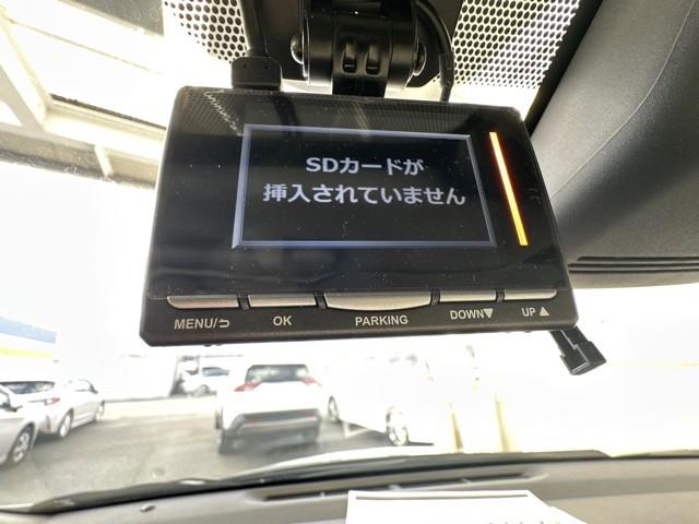 アクア X 踏み間違い防止 100V イモビ ドライブレコーダー 点検記録簿 LEDヘッドライト スマートキー 横滑り防止機能 キーレスエントリー オートクルーズ オートエアコン ETC カーテンエアバッグ(8枚目)