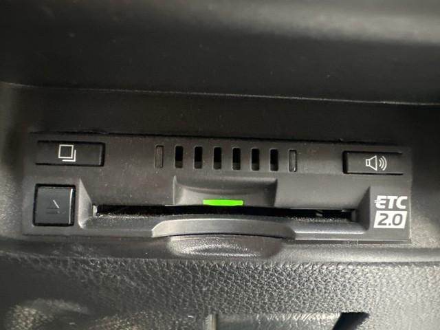 アクア X 踏み間違い防止 100V イモビ ドライブレコーダー 点検記録簿 LEDヘッドライト スマートキー 横滑り防止機能 キーレスエントリー オートクルーズ オートエアコン ETC カーテンエアバッグ(9枚目)