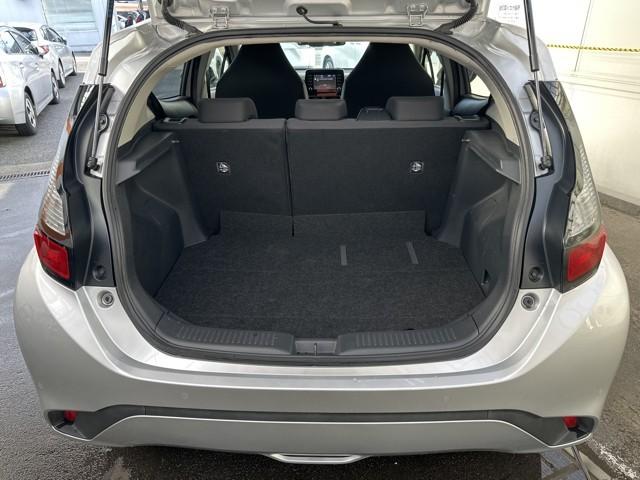 アクア X 踏み間違い防止 100V イモビ ドライブレコーダー 点検記録簿 LEDヘッドライト スマートキー 横滑り防止機能 キーレスエントリー オートクルーズ オートエアコン ETC カーテンエアバッグ(12枚目)