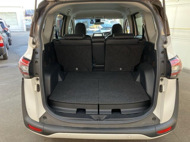 シエンタ ハイブリッド ファンベースG クエロ 両側パワースライドドア アイドリングストップ LEDヘッドライト 点検記録簿 フルセグTV スマートキー ミュージックプレイヤー接続可 ナビTV ドライブレコーダー キーフリー ETC DVD再生(11枚目)