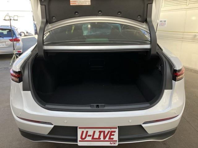 �ƂĂ��L�X�A�傫�ȊJ�����̉׎��X�y�[�X�ł��ˁB�@�J�����L�X������A�傫�ȉו����y�X���[�o�����Ⴂ�܂��ˁB�@�ו��X�y�[�X�͍L���ق��������ł���ˁB