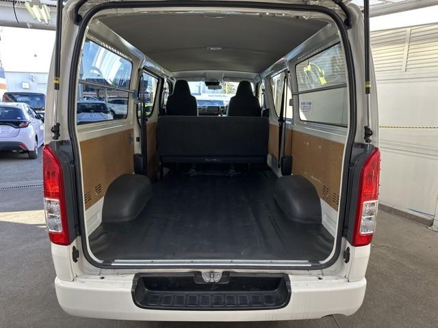 �ƂĂ��L�X�A�傫�ȊJ�����̉׎��X�y�[�X�ł��ˁB�@�J�����L�X������A�傫�ȉו����y�X���[�o�����Ⴂ�܂��ˁB�@�ו��X�y�[�X�͍L���ق��������ł���ˁB