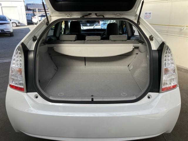 �ƂĂ��L�X�A�傫�ȊJ�����̉׎��X�y�[�X�ł��ˁB�@�J�����L�X������A�傫�ȉו����y�X���[�o�����Ⴂ�܂��ˁB�@�ו��X�y�[�X�͍L���ق��������ł���ˁB