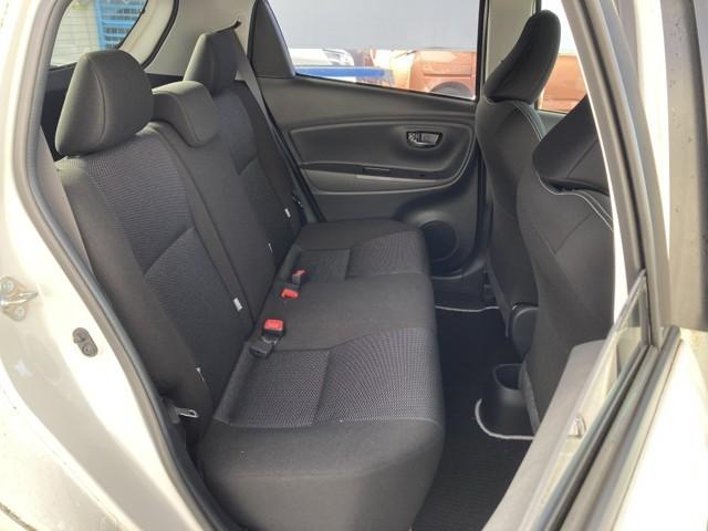 ヴィッツ Ｆ　セーフティーエディションＩＩＩ　ワンオーナー車　イモビライザー　衝突被害軽減ブレーキ　パワーウィンドウ　ナビＴＶ　ドライブレコーダー　ＬＥＤヘッド　エアバッグ　横滑り防止装置　パワステ　エアコン　メモリナビ　インテリキー　ワンセグ（9枚目）