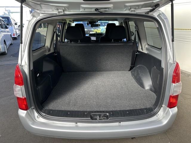 �ƂĂ��L�X�A�傫�ȊJ�����̉׎��X�y�[�X�ł��ˁB�@�J�����L�X������A�傫�ȉו����y�X���[�o�����Ⴂ�܂��ˁB�@�ו��X�y�[�X�͍L���ق��������ł���ˁB