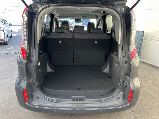 シエンタ ハイブリッドＺ　カーテンエアバック　地デジフルセグ　アクティブクルーズコントロール　ＡＣ１００Ｖ給電機能　盗難防止システム　横滑り防止機能　ＥＴＣ装備　ＬＥＤライト　キーフリー　パワーステアリング　エアコン　ＴＶ（11枚目）