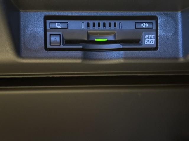 ハリアーハイブリッド プレミアム メタル アンド レザーパッケージ ミュージックプレイヤー接続可 ワンオーナー スマキー LEDヘッドライト 地デジ バックモニター 電動シート 本革 DVD再生 クルコン 横滑り防止機能 イモビライザー アルミホイール メモリーナビ(8枚目)