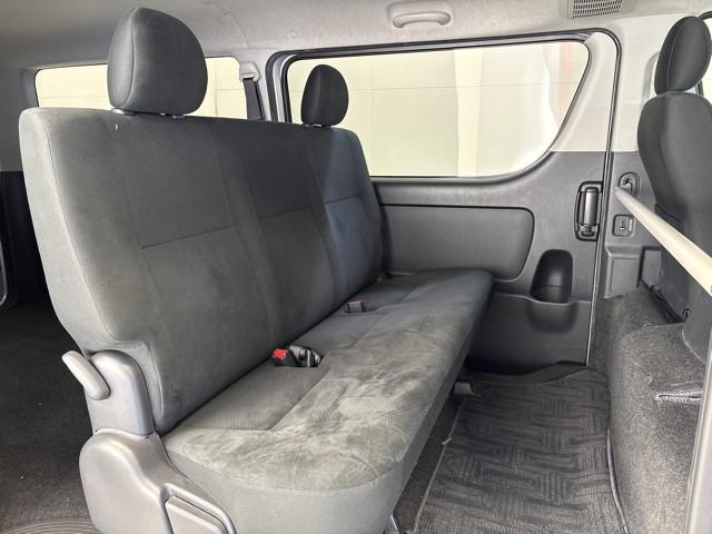 ハイエースバン ロングスーパーGL リアカメラ SRS ダブルエアバッグ Wエアコン 横滑り防止装置付 盗難防止機能 キーレス スマートエントリー エアコン ワンセグ パワステ ナビTV ETC ミュージックプレイヤー接続可 ABS(11枚目)