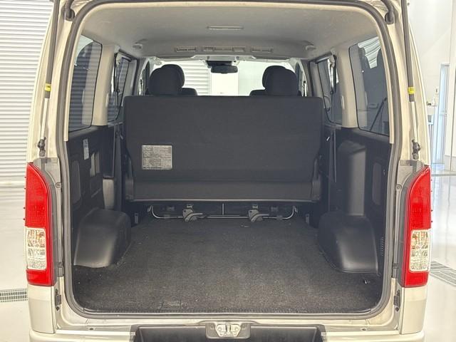 ハイエースバン ロングスーパーGL リアカメラ SRS ダブルエアバッグ Wエアコン 横滑り防止装置付 盗難防止機能 キーレス スマートエントリー エアコン ワンセグ パワステ ナビTV ETC ミュージックプレイヤー接続可 ABS(12枚目)