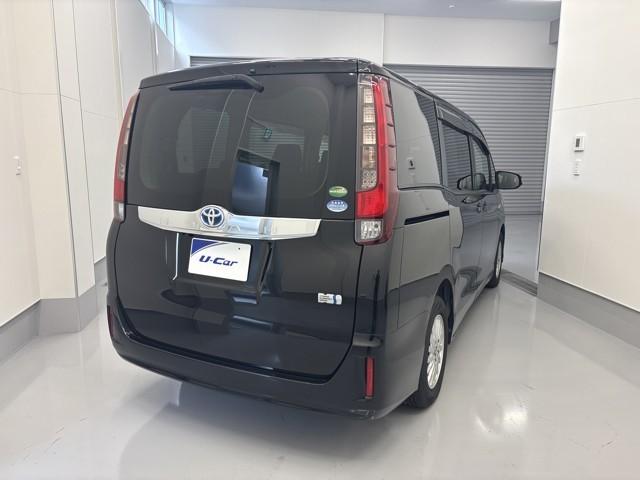 ノア ハイブリッドＧ　Ｒカメラ　スマートキー＆プッシュスタート　ＬＥＤへッドライト　地デジ　イモビライザー　Ｗエアコン　パワーウインドウ　アルミ　クルコン　エアバッグ　横滑り防止　ＤＶＤ再生機能　フルフラット　パワステ（6枚目）