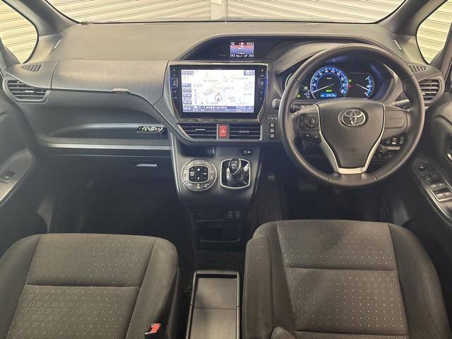 ノア ハイブリッドＧ　Ｒカメラ　スマートキー＆プッシュスタート　ＬＥＤへッドライト　地デジ　イモビライザー　Ｗエアコン　パワーウインドウ　アルミ　クルコン　エアバッグ　横滑り防止　ＤＶＤ再生機能　フルフラット　パワステ（7枚目）