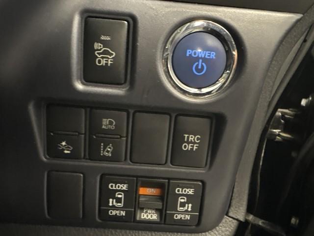 ノア ハイブリッドＧ　Ｒカメラ　スマートキー＆プッシュスタート　ＬＥＤへッドライト　地デジ　イモビライザー　Ｗエアコン　パワーウインドウ　アルミ　クルコン　エアバッグ　横滑り防止　ＤＶＤ再生機能　フルフラット　パワステ（9枚目）