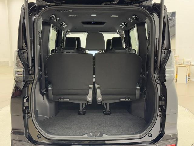 ヴォクシー ハイブリッドS-Z パワーウィンドウ DVD再生機能 インテリキー 横滑防止装置 地デジTV アクティブクルーズコントロール 1オナ フルオートエアコン リアカメラ エアバッグ ABS 100V充電 ナビTV WAC(17枚目)