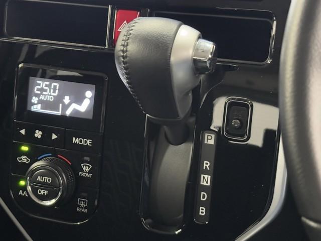タンク カスタムＧ－Ｔ　スマキ－　地上デジタル　アルミホイル　踏み間違い防止装置　両側電動ドア　ＬＥＤヘッドライト　クルコン　リアカメラ　横滑り防止装置　ＥＴＣ　キーレス　ドライブレコーダー　ＴＶナビ　オートエアコン　ＤＶＤ（12枚目）