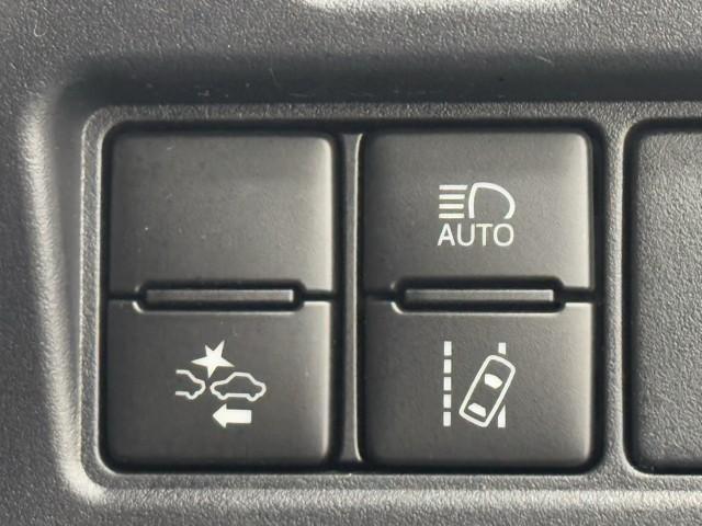 エスクァイア ハイブリッドGiプレミアムパッケジブラックテーラード 誤発進抑制機能 AC100V ドライブレコーダ 1オーナー アイドリングストップ Bカメラ スマートキー ナビ&TV イモビライザー LEDランプ ETC車載器 クルーズコントロール アルミ 地デジ(11枚目)