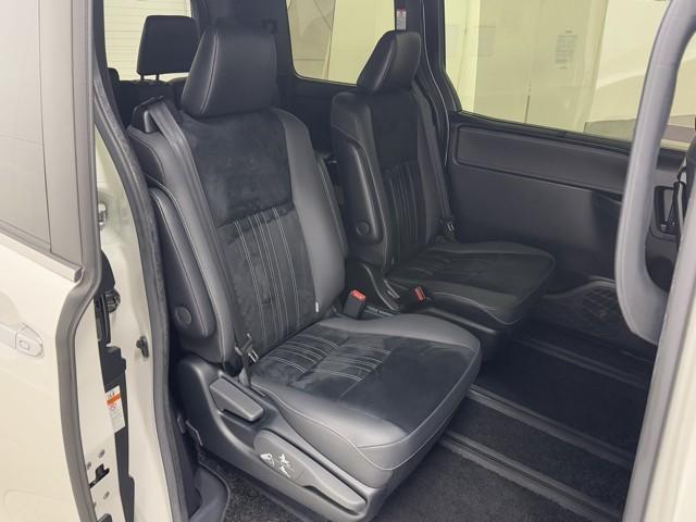 エスクァイア ハイブリッドGiプレミアムパッケジブラックテーラード 誤発進抑制機能 AC100V ドライブレコーダ 1オーナー アイドリングストップ Bカメラ スマートキー ナビ&TV イモビライザー LEDランプ ETC車載器 クルーズコントロール アルミ 地デジ(17枚目)