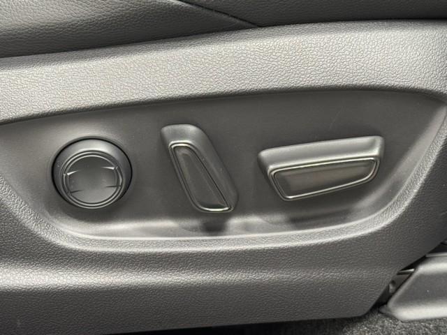 カローラクロス ハイブリッド Z 衝突軽減B 記録簿有 フルセグテレビ スマキ- 半レザー Bモニター アクティブクルーズコントロール アイドリングストップ イモビ LED AC 運転席Pシート メディアプレイヤー接続 キーレス TV(15枚目)