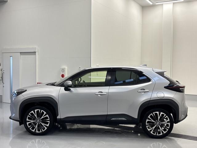 ヤリスクロス ハイブリッドZ クルーズC 横滑防止装置 リアカメラ フルセグ地デジ LEDライト メモリーナビゲーション 点検記録簿 ナビ&TV 盗難防止装置 電動シート ドライブレコーダー AW キーレス 寒冷地仕様 ABS(5枚目)