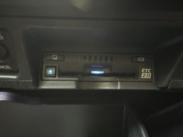 クラウンハイブリッド S エレガンススタイルIII 記録簿 横滑り防止装置 パワーシート バックカメラ LEDヘッド 衝突被害軽減システム ミュージックプレイヤー接続可 メモリーナビ フルセグTV ETC DVD再生 オートエアコン ドライブレコーダー(8枚目)