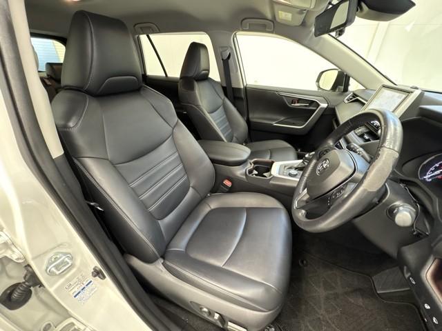 RAV4 G Zパッケージ 寒冷地仕様車 インテリジェントクリアランスソナー 整備記録簿 AWD LEDライト アルミホイル オートクルーズ 横滑り防止装置 バックガイドモニター 盗難防止装置 デュアルエアバッグ メモリナビ(10枚目)