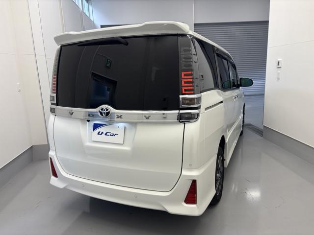 ヴォクシー ZS 煌III 盗難防止装置 1オナ アイドリングSTOP 記録簿 キーレス Wエアコン オートクルーズコントロール ドライブレコーダー 助手席エアバッグ バックモニター LEDライト エアバッグ 地デジTV ETC(6枚目)