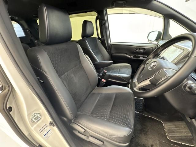 ヴォクシー ZS 煌III 盗難防止装置 1オナ アイドリングSTOP 記録簿 キーレス Wエアコン オートクルーズコントロール ドライブレコーダー 助手席エアバッグ バックモニター LEDライト エアバッグ 地デジTV ETC(10枚目)