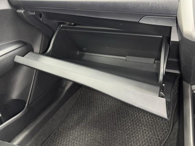 カローラフィールダー ハイブリッド　ＥＸ　衝突軽減　サイドエアバック　Ｂモニター　ドラレコ　アイドリングストップ　ワンセグ　オートエアコン　横滑り防止装置　ナビＴＶ　ＥＴＣ　キーレス　メモリーナビ　記録簿　ＡＢＳ　パワステ　エアバッグ　ＡＵＸ（12枚目）