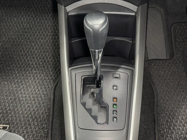 カローラフィールダー ハイブリッド　ＥＸ　衝突軽減　サイドエアバック　Ｂモニター　ドラレコ　アイドリングストップ　ワンセグ　オートエアコン　横滑り防止装置　ナビＴＶ　ＥＴＣ　キーレス　メモリーナビ　記録簿　ＡＢＳ　パワステ　エアバッグ　ＡＵＸ（14枚目）