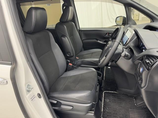 ノア ハイブリッドＳｉ　ダブルバイビーＩＩ　Ｂカメラ　横滑り防止装置　記録簿有　ＬＥＤ　地デジ　ドラレコ　ミュージックプレイヤー接続可　オートクルーズ　ＤＶＤ再生可　メモリナビ　フルフラット　エアバッグ　ＥＴＣ　ナビ＆ＴＶ　３列シート　ＡＢＳ（16枚目）