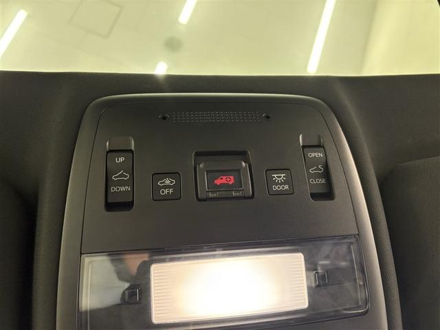 クラウンハイブリッド ＲＳアドバンス　地デジ　衝突被害軽減装置　エアロ　黒革シート　ＬＥＤヘットライト　後カメラ　クルコン　ＡＣ　Ｐシート　エアバッグ　ナビＴＶ　セキュリティーアラーム　１００Ｖ充電　キーフリー　スマートキ　メモリナビ（9枚目）