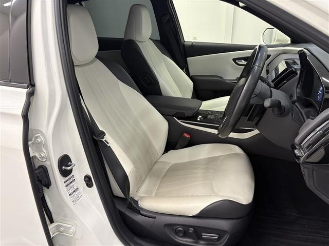 クラウンハイブリッド ＲＳアドバンス　地デジ　衝突被害軽減装置　エアロ　黒革シート　ＬＥＤヘットライト　後カメラ　クルコン　ＡＣ　Ｐシート　エアバッグ　ナビＴＶ　セキュリティーアラーム　１００Ｖ充電　キーフリー　スマートキ　メモリナビ（10枚目）