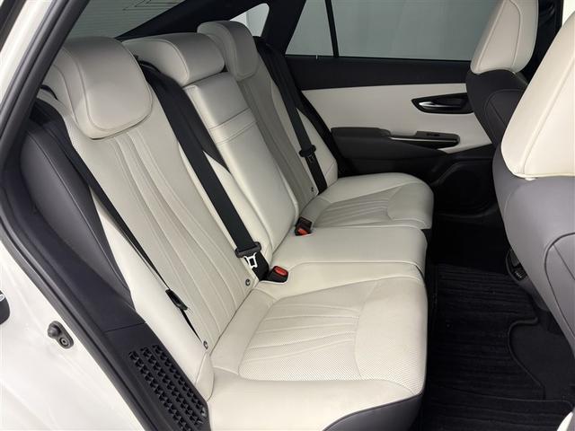 クラウンハイブリッド ＲＳアドバンス　地デジ　衝突被害軽減装置　エアロ　黒革シート　ＬＥＤヘットライト　後カメラ　クルコン　ＡＣ　Ｐシート　エアバッグ　ナビＴＶ　セキュリティーアラーム　１００Ｖ充電　キーフリー　スマートキ　メモリナビ（11枚目）