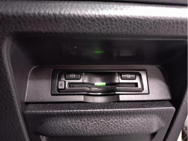 ヴォクシー ＺＳ　煌ＩＩＩ　プリクラッシュ　寒冷地仕様　スマートキ　アイスト　ＤＶＤ再生機能　記録簿付き　横滑り防止装置　ナビＴＶ　アルミ　三列シート　ＷＡＣ　盗難防止　オートエアコン　キーレス　ＥＴＣ装備　パワステ　メモリナビ（8枚目）