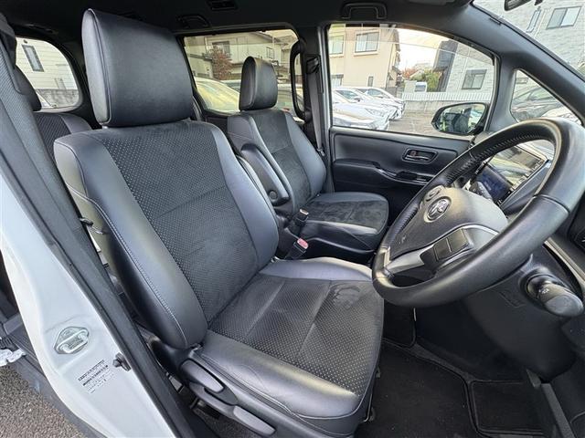 ヴォクシー ＺＳ　煌ＩＩＩ　プリクラッシュ　寒冷地仕様　スマートキ　アイスト　ＤＶＤ再生機能　記録簿付き　横滑り防止装置　ナビＴＶ　アルミ　三列シート　ＷＡＣ　盗難防止　オートエアコン　キーレス　ＥＴＣ装備　パワステ　メモリナビ（10枚目）