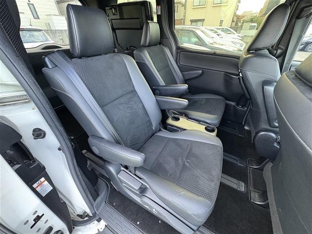 ヴォクシー ＺＳ　煌ＩＩＩ　プリクラッシュ　寒冷地仕様　スマートキ　アイスト　ＤＶＤ再生機能　記録簿付き　横滑り防止装置　ナビＴＶ　アルミ　三列シート　ＷＡＣ　盗難防止　オートエアコン　キーレス　ＥＴＣ装備　パワステ　メモリナビ（11枚目）