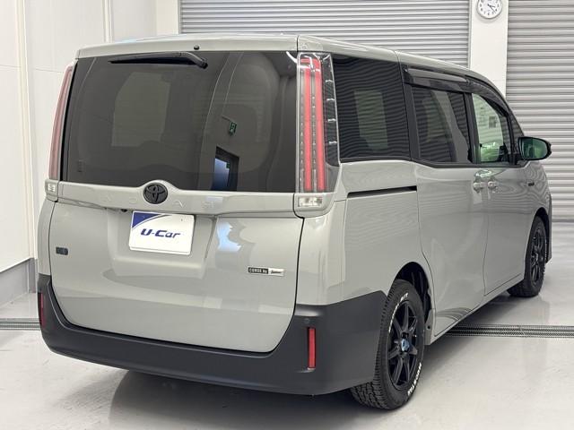 ノア ハイブリッドＧ　コーデバイ　トヨタグループが手掛ける中古車ＣＯＲＤＥ　ｂｙ　アーバンネイチャーグレー　シートカバー（ブラウン）　マットブラックホイール　シートポケット　オールテレーンタイヤ　スマートキー　　記録簿（5枚目）