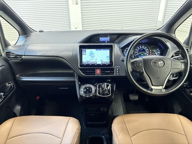 ノア ハイブリッドＧ　コーデバイ　トヨタグループが手掛ける中古車ＣＯＲＤＥ　ｂｙ　アーバンネイチャーグレー　シートカバー（ブラウン）　マットブラックホイール　シートポケット　オールテレーンタイヤ　スマートキー　　記録簿（7枚目）