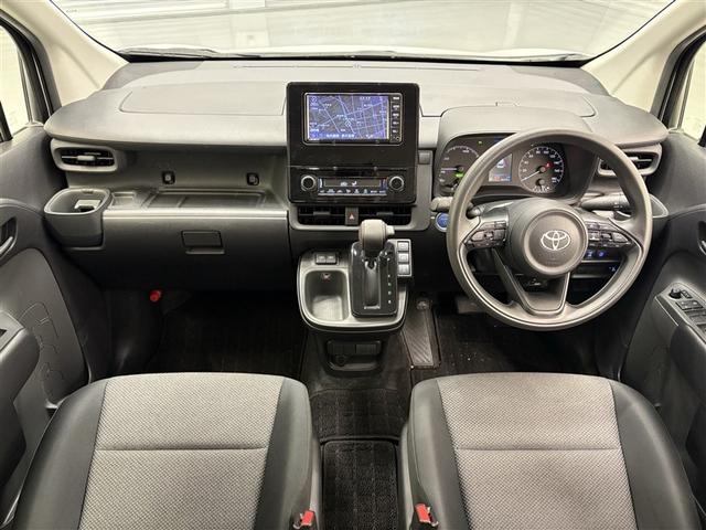 シエンタ ハイブリッドＸ　盗難防止　横滑り防止装置付　衝突軽減ブレーキ　スマキー　Ｂカメラ　メモリーナビ　ドライブレコーダー　ＥＴＣ　アイドリングストップ　ＡＢＳ　ワンオーナー　記録簿　ミュージックプレイヤー接続可　クルコン（7枚目）