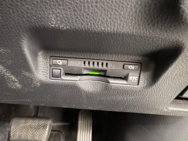 シエンタ ハイブリッドＸ　盗難防止　横滑り防止装置付　衝突軽減ブレーキ　スマキー　Ｂカメラ　メモリーナビ　ドライブレコーダー　ＥＴＣ　アイドリングストップ　ＡＢＳ　ワンオーナー　記録簿　ミュージックプレイヤー接続可　クルコン（8枚目）