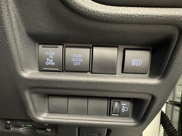 シエンタ ハイブリッドＸ　盗難防止　横滑り防止装置付　衝突軽減ブレーキ　スマキー　Ｂカメラ　メモリーナビ　ドライブレコーダー　ＥＴＣ　アイドリングストップ　ＡＢＳ　ワンオーナー　記録簿　ミュージックプレイヤー接続可　クルコン（9枚目）